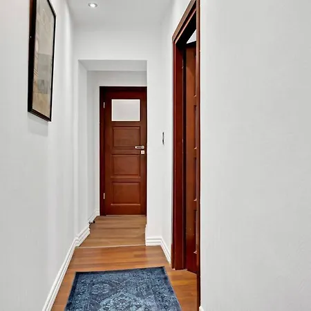 The Modern Breakaway In 아파트